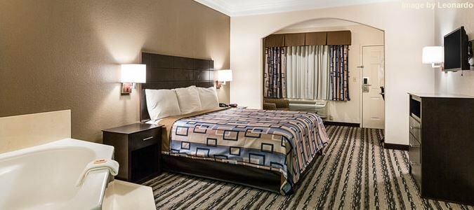 Гостиница Red Roof Inn & Suites Houston - Humble/IAH Airport