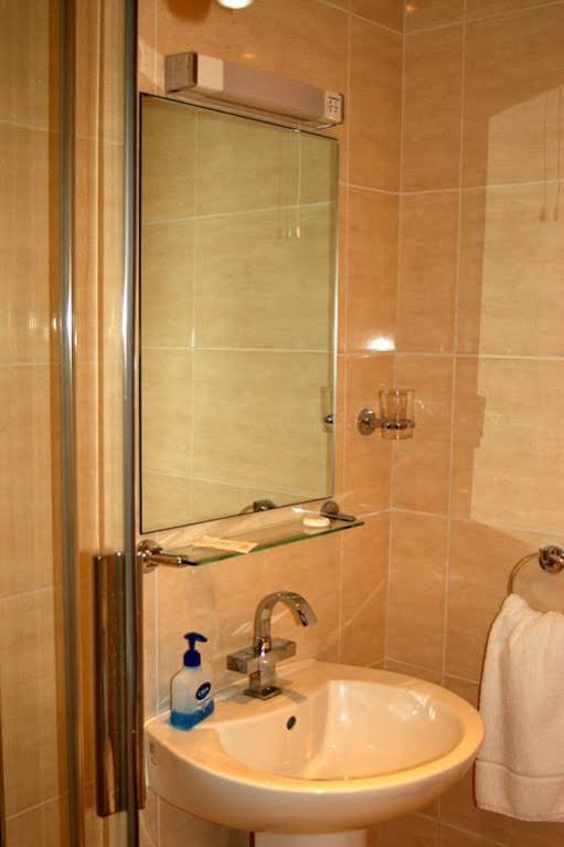 Фото Clifton Lodge Hotel