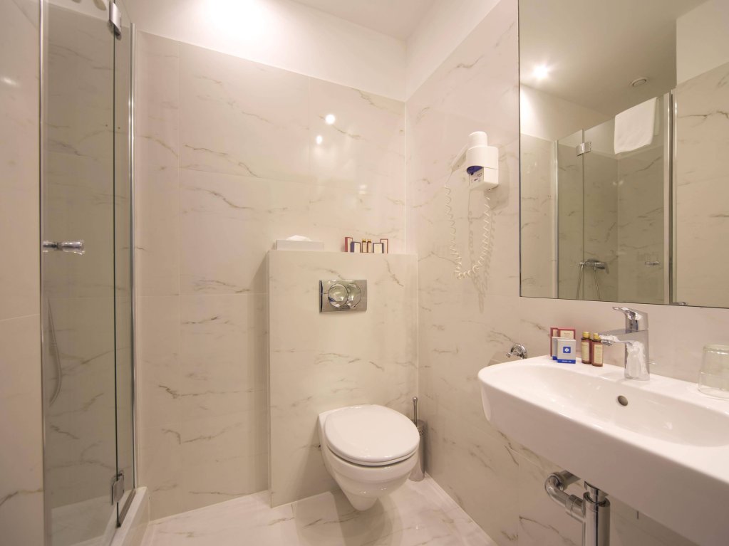 Фото Roombach Hotel Budapest Center