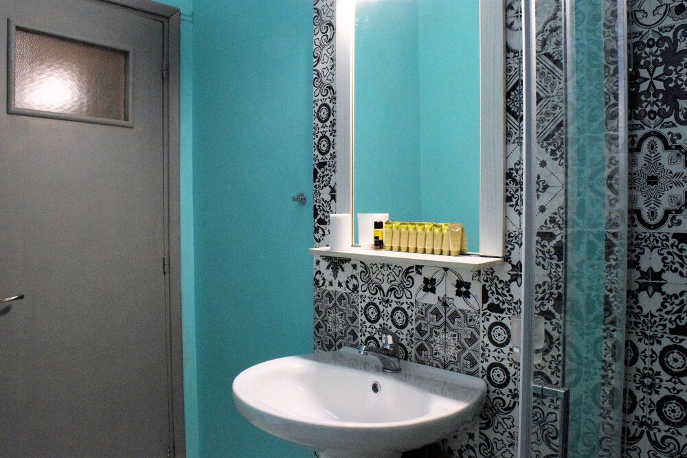 Фото Home Plus Psirri Apartment