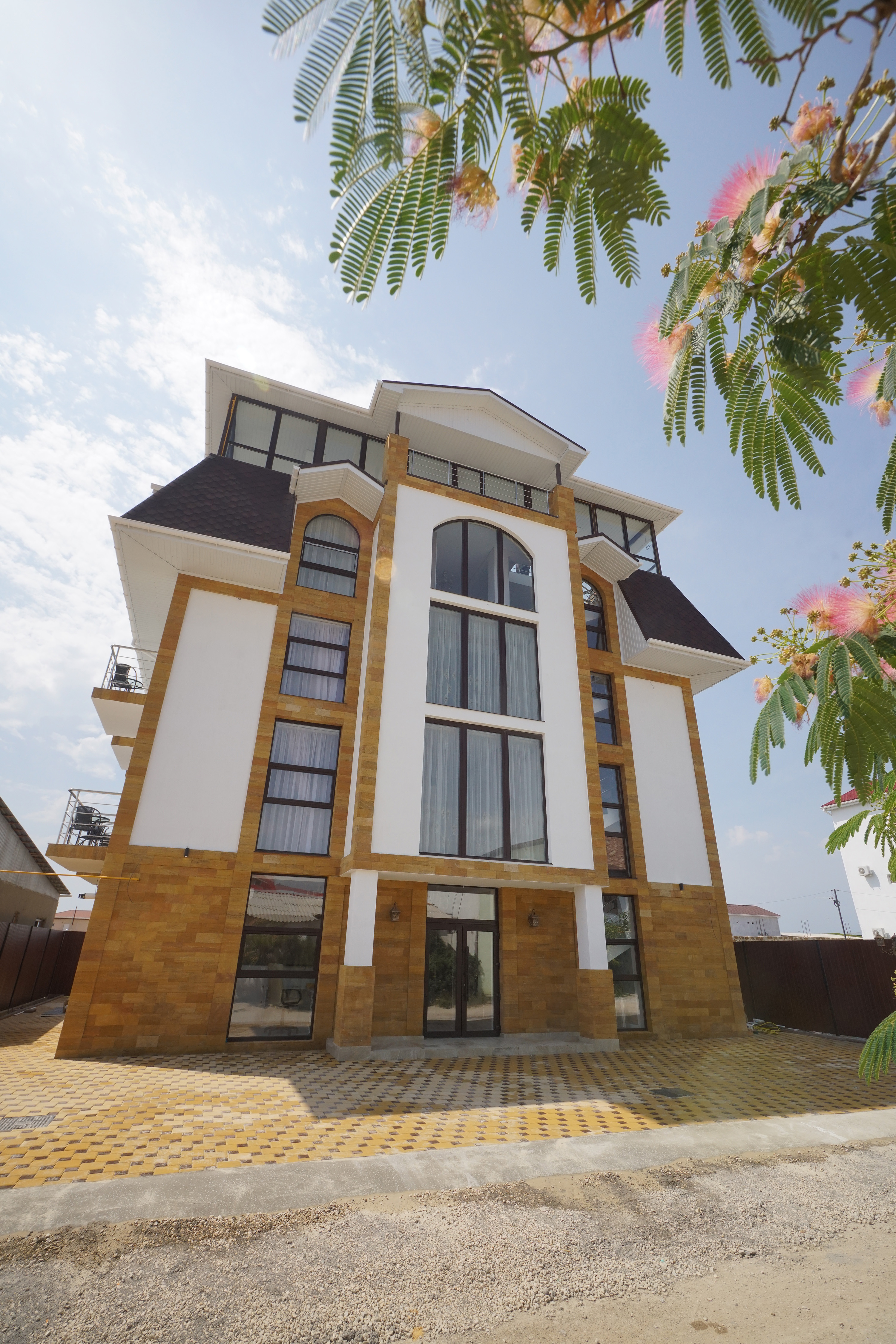 Фото отеля 2