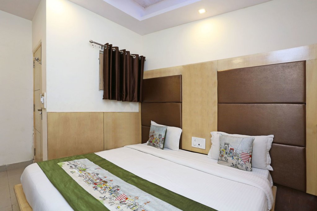 Фото Lord Krishna Hotel Dx. Inn