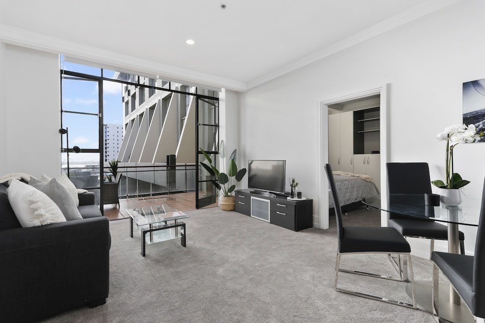 Фото Renovated Apt with huge deck & car park - by Urban Butler