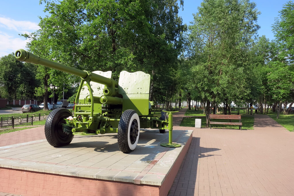 Monument to technology Памятное зенитное орудие сквера защитников Московского неба, Moscow, photo