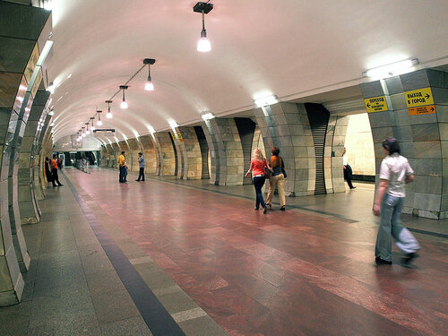 Серпуховская (Москва, Большая Серпуховская улица), станция метро в Москве