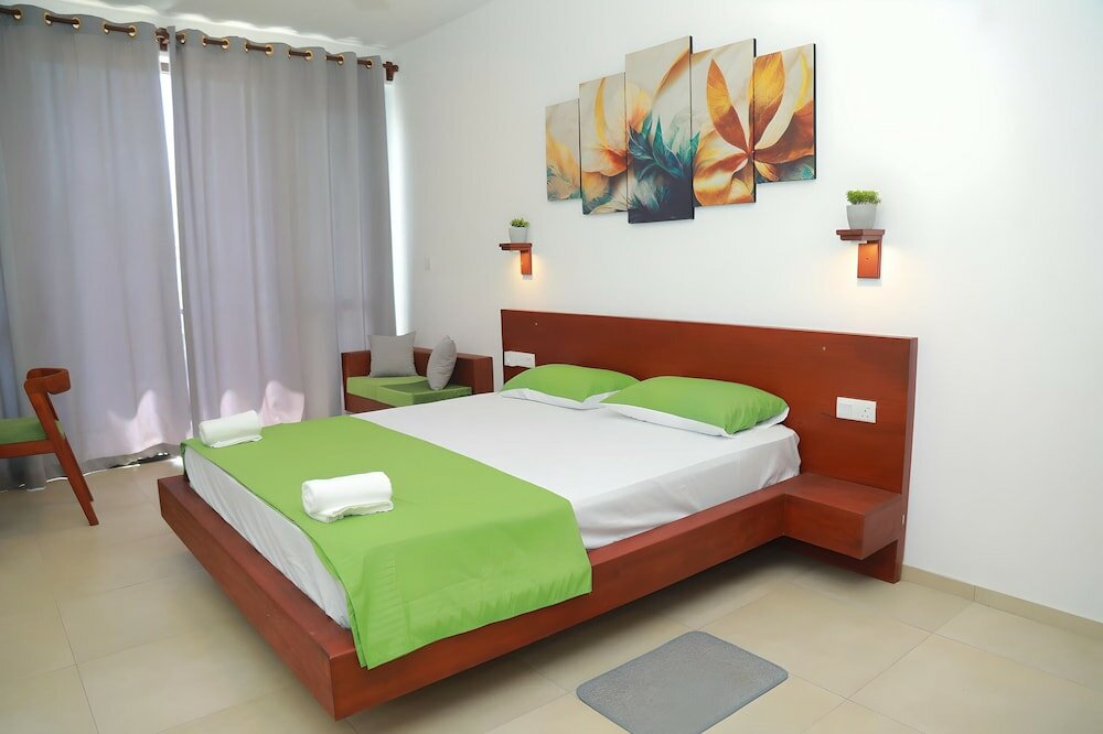 Фото Travellers Hotel Hikkaduwa