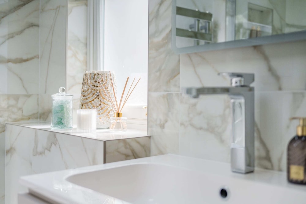 Фото Marble Arch Suite 3-hosted by Sweetstay