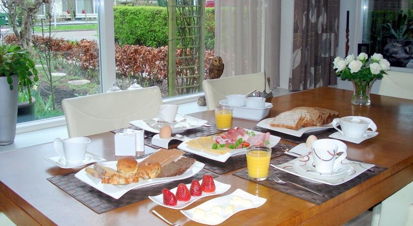 Фото Bed and Breakfast Oosterpark