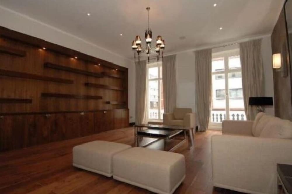 Фото Апартаменты 22 Queensberry Place