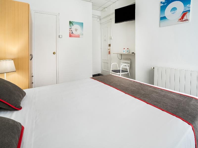 Фото Hostal El Patio de la Luna by Vivere Stays