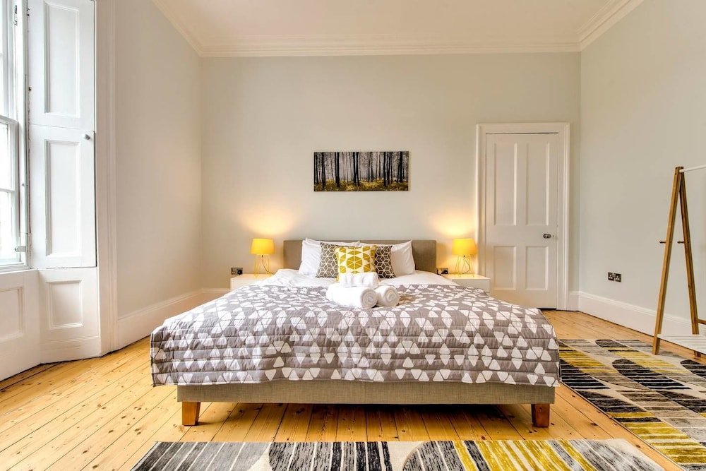 Фото Luxury Georgian Apartment: Heart of the City Location