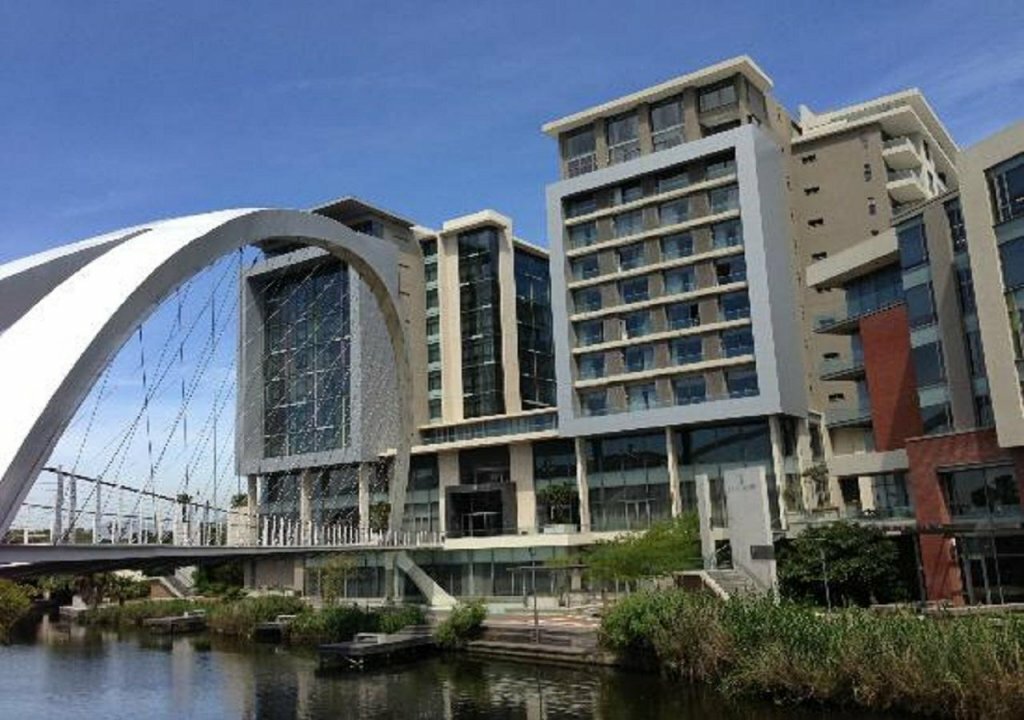 Hotel The Residences at Crystal Towers, Capetown, photo