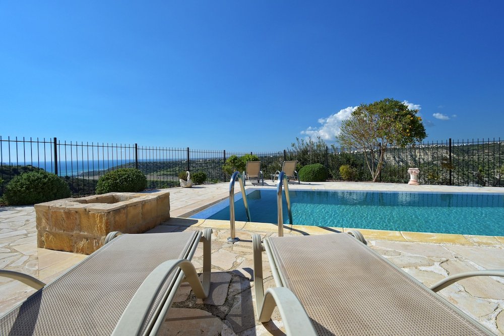 Фото Stunning 3 bedroom villa 'bz01' with private pool, stunning views, communal pool and resort facilities, Zephyros Village on Aphrodite Hills Re