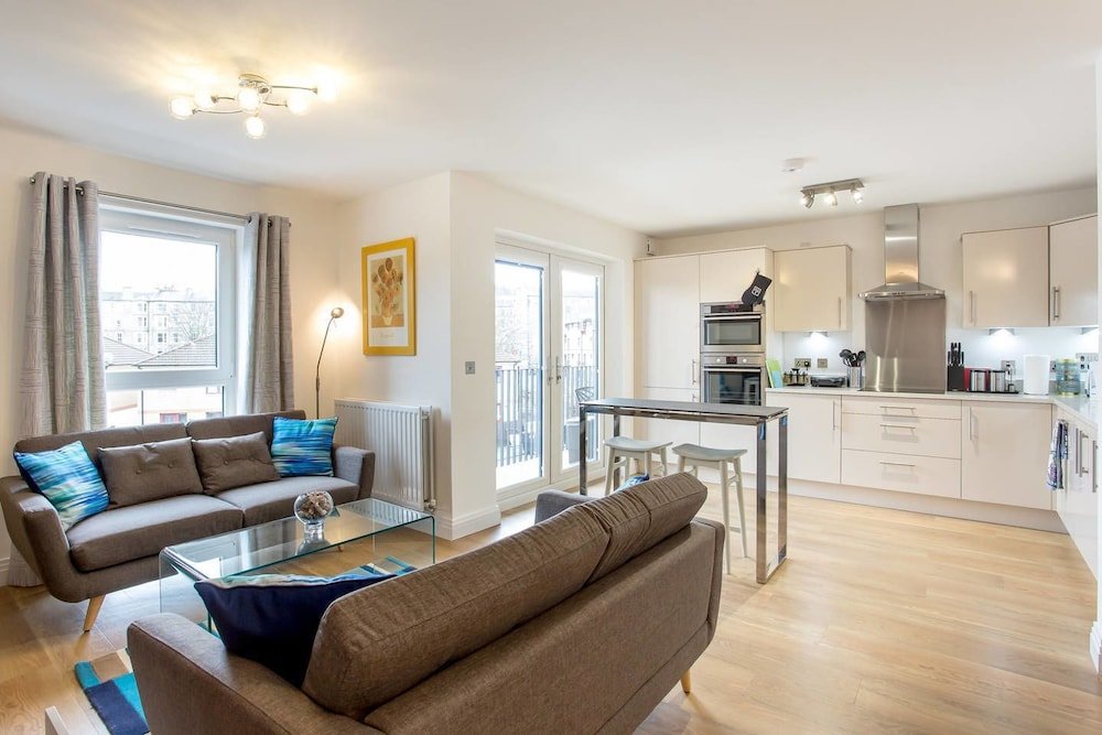 Фото Brand New City Centre 3bed: Free Parking & Lift!