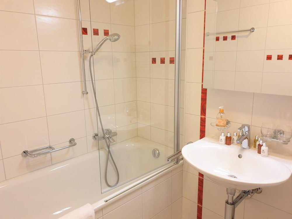 Фото Montreux Lake View Apartments City Centre