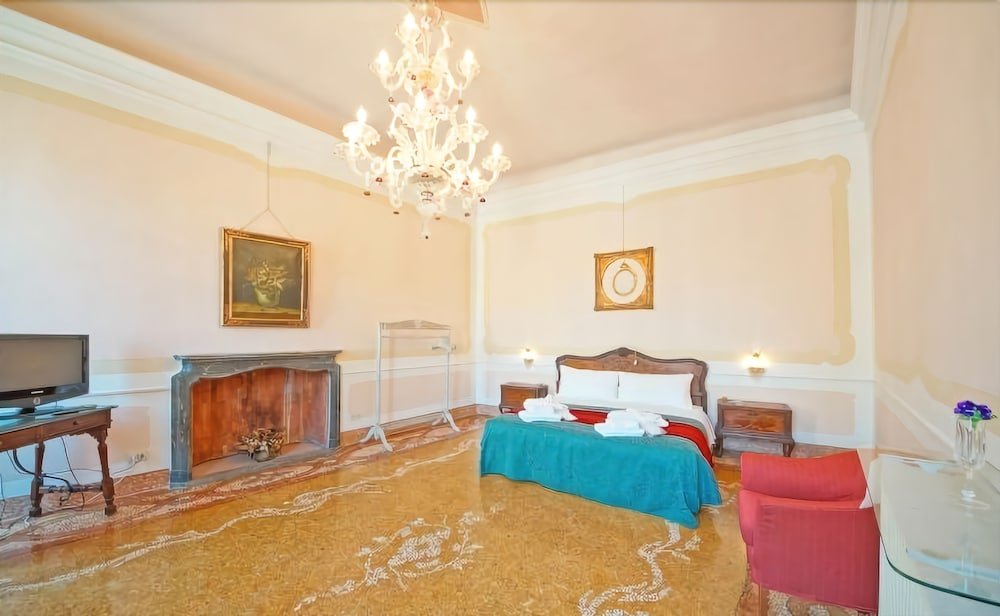 Фото Luxury Balcony Apartment