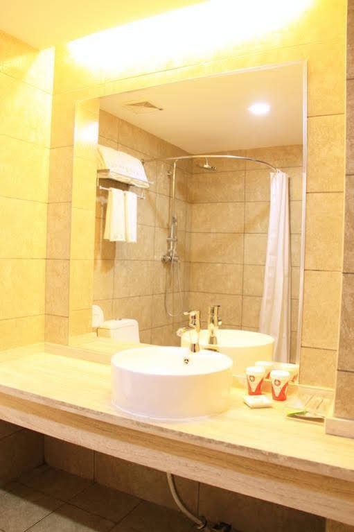 Фото Luoyang Yilu Gangwan Hotel