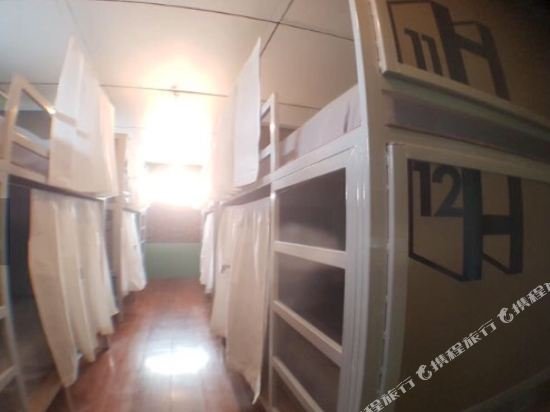 Фото Hosts Hua Hin