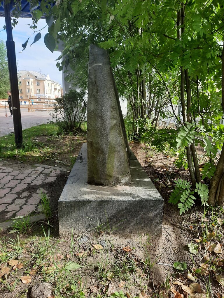 Памятник, мемориал Герою Советского Союза Коржавину Фёдору Ивановичу, Новодвинск, фото