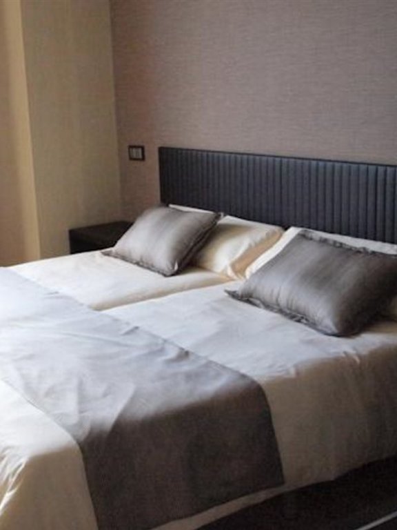 Фото Hotel Dinastía