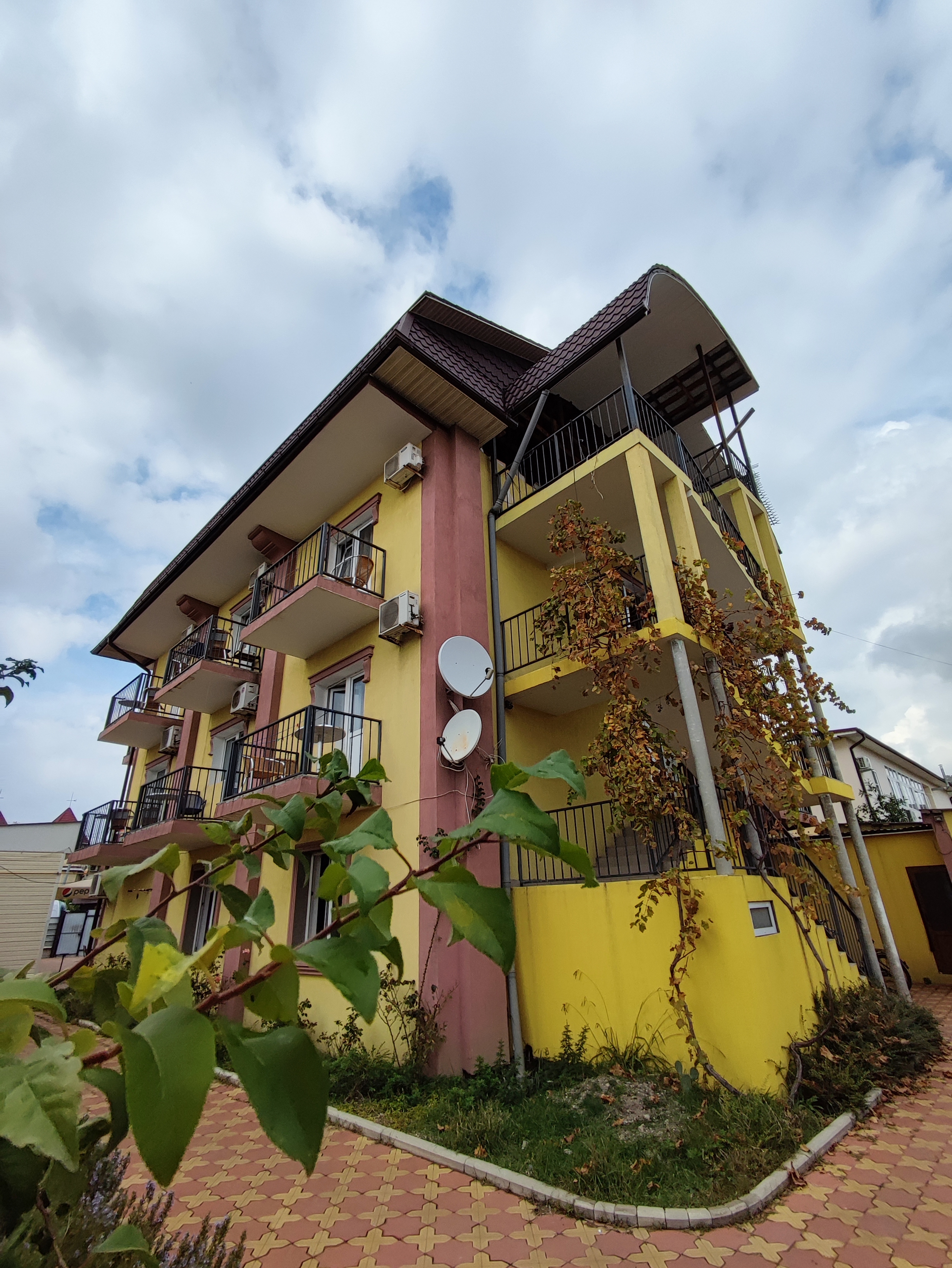 Фото отеля 1