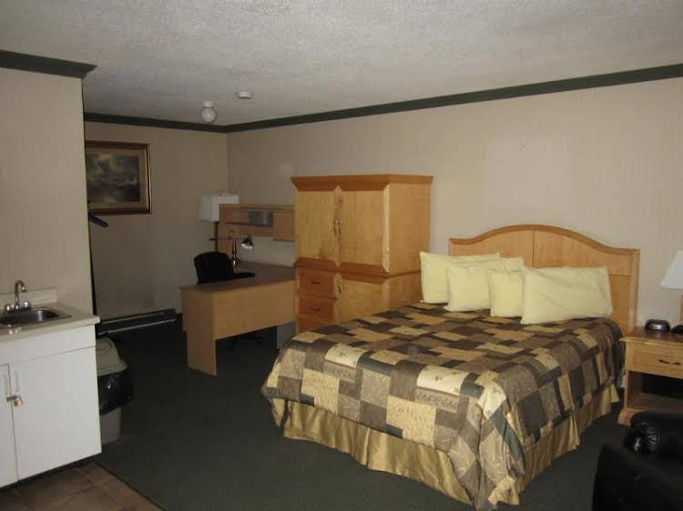 Фото Coast Dawson Creek Hotel