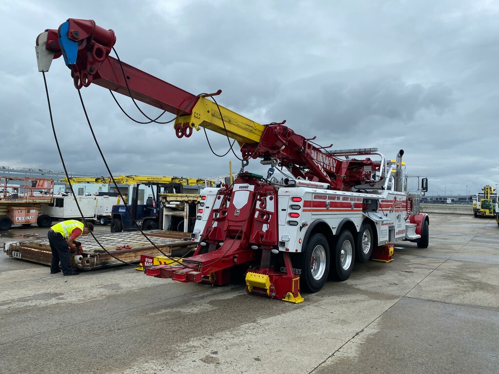 Construction equipment and machinery Runway Towing Corp, New York, photo