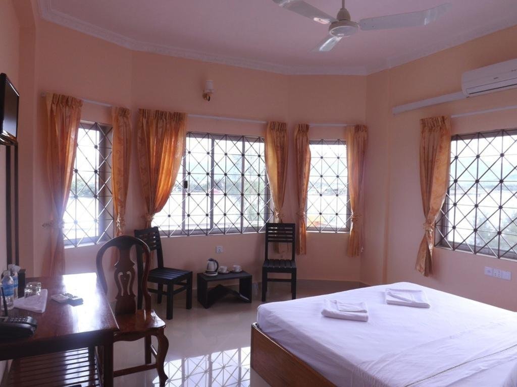 Фото Kampot Riverside Hotel