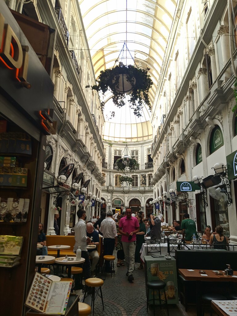 Bar, pub Genoese Tavern, Beyoglu, photo