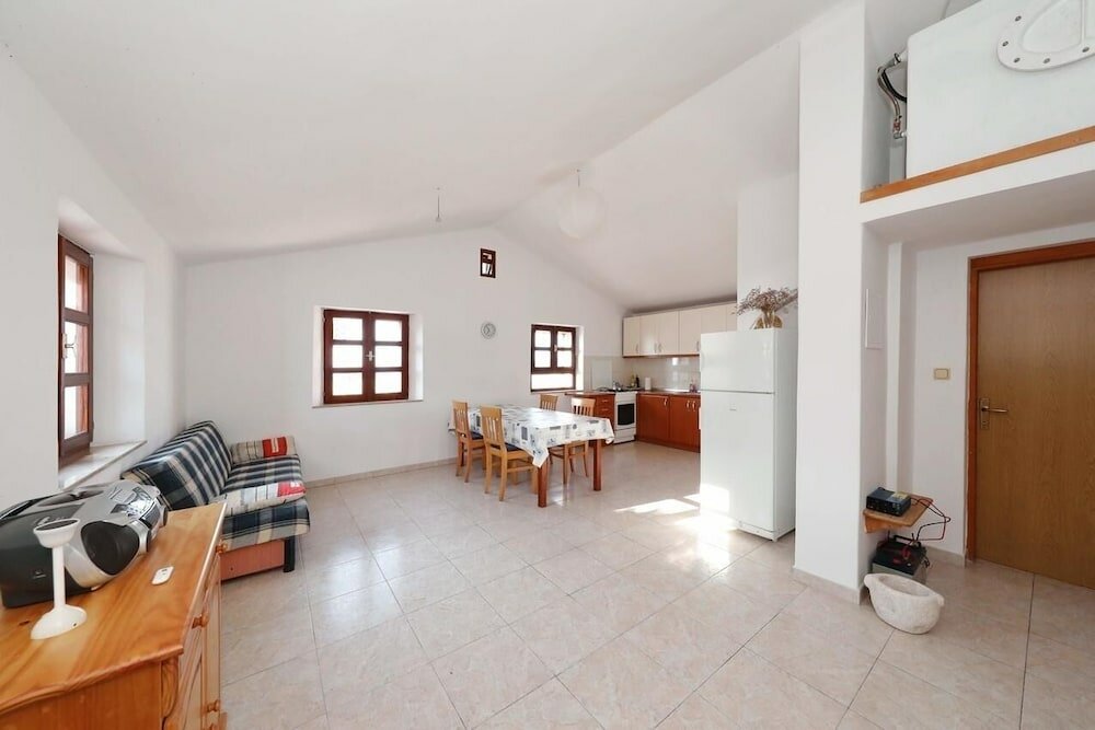 Фото Mari - Whole Island for you - H