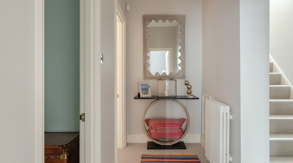 Фото Altido Elegant 3-Bed Flat W Private Garden In Notting Hill