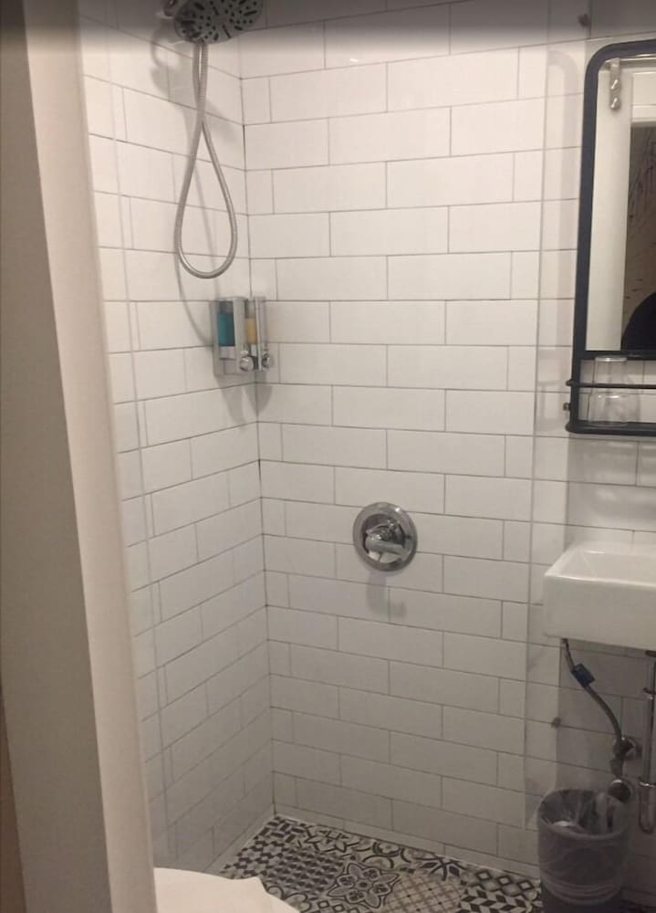 Фото BeHome by LuxUrban, a Travelodge by Wyndham