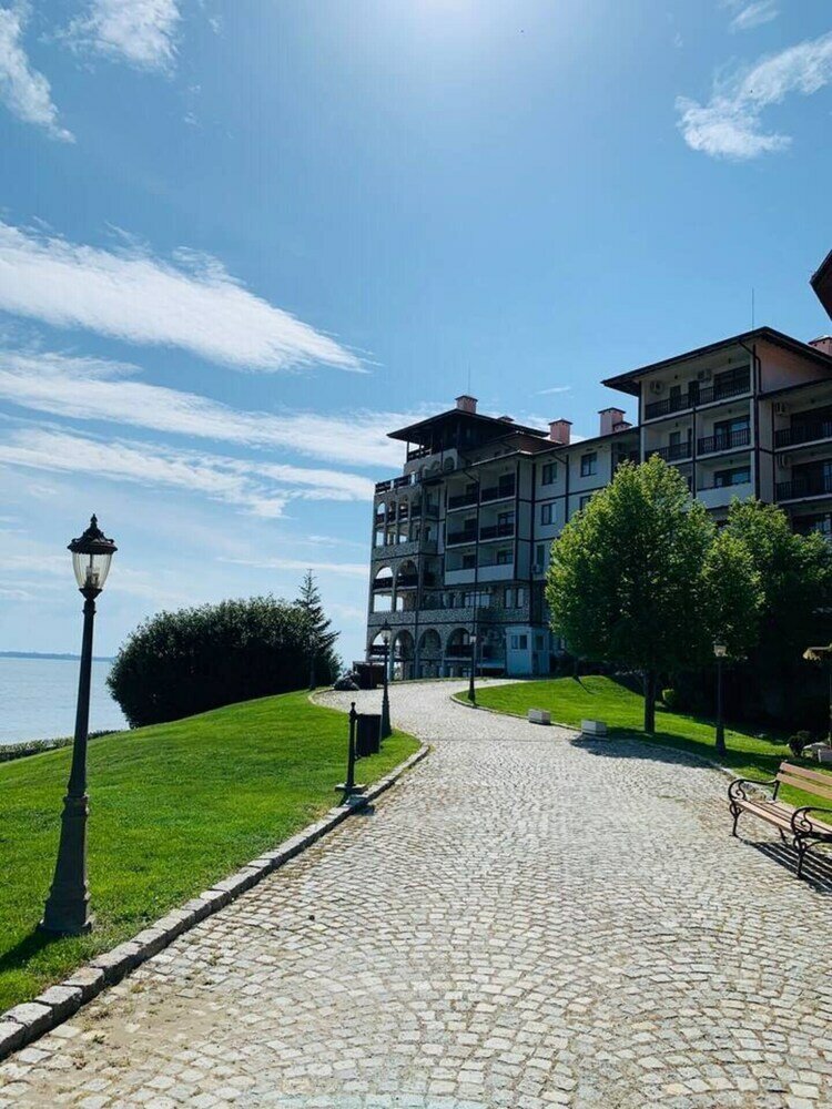 Фото Luxury Apartment in Garden of Eden