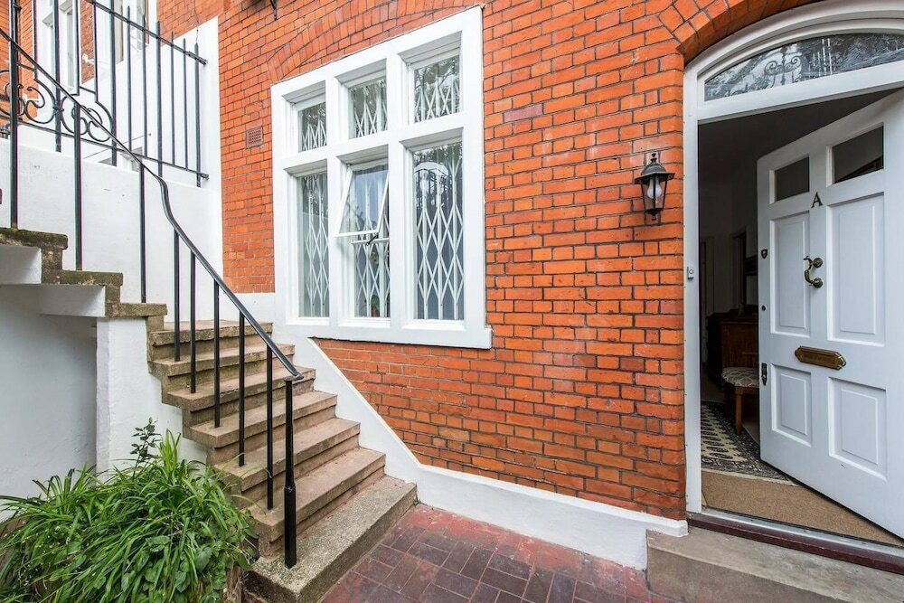 Фото Traditional 1 Bed in Chelsea Near Harrods