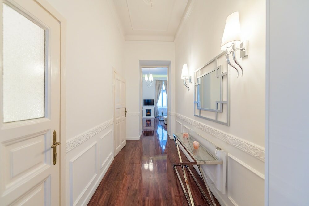 Фото Music Academy Bedroom Suite Café Vian Apartman Kft