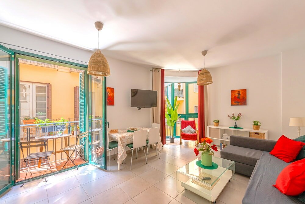 Фото Skysea Holidays City Center Suites