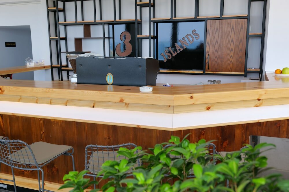 Фото 3 Island Hotel