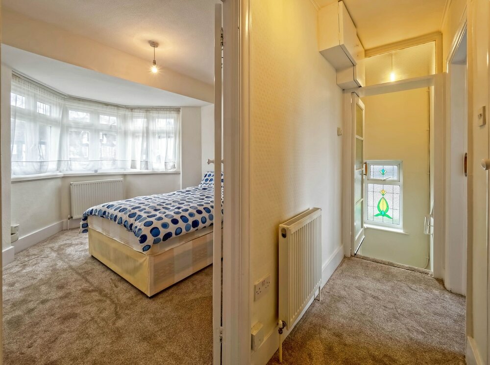 Фото 2 Bedroom Apt in Residential Locality
