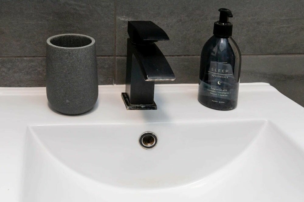 Фото Modern & Spacious 2bd Flat - Westbourne Park