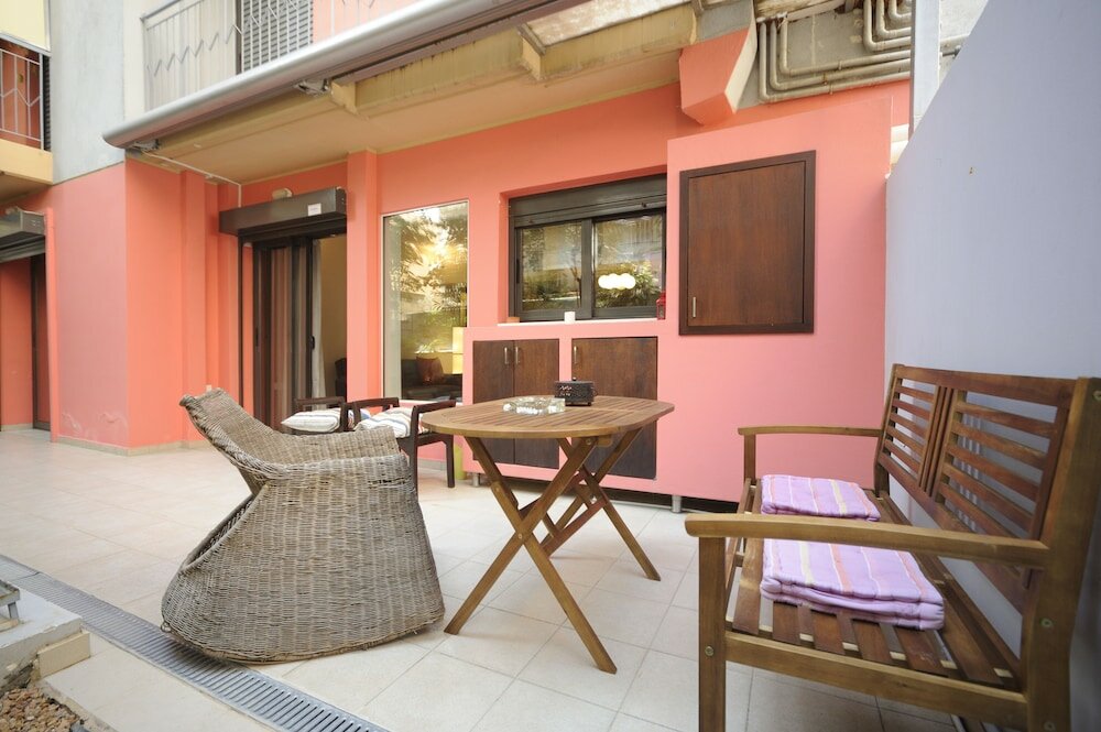 Фото Α Koukaki, Modern Newly Refurbished Apartment