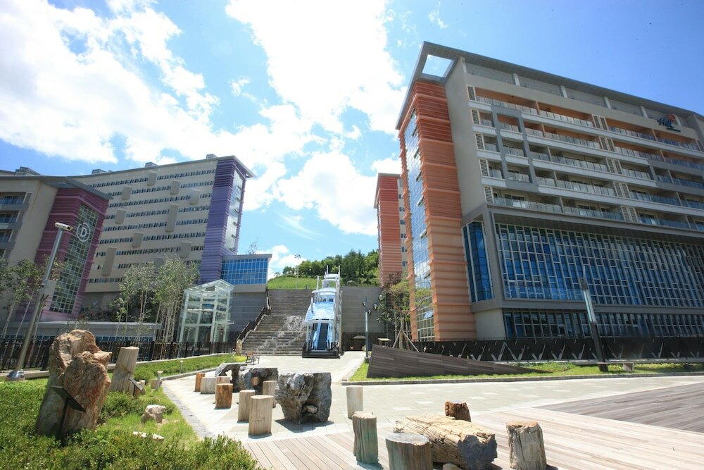 Фото High1 Condominium