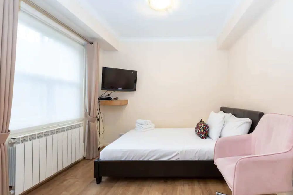 Фото Cozy Central Studio Apartment in Chelsea