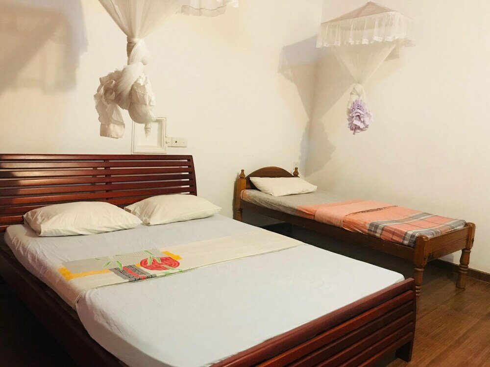 Фото Rupa's Hotel Arugambay