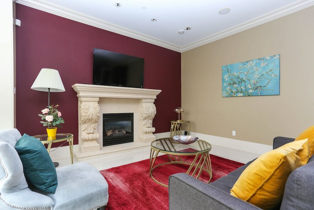 Фото Grand 4 Bedroom Vacation House near Vancouver Downtown