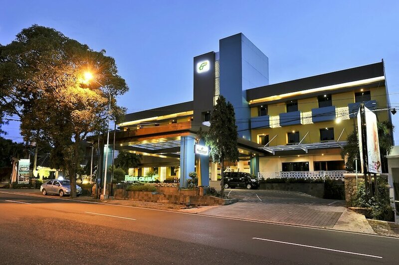Гостиница Hotel Grasia в Семаранге
