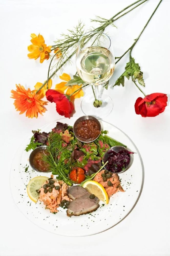 Фото La Galouine Auberge & Restaurant