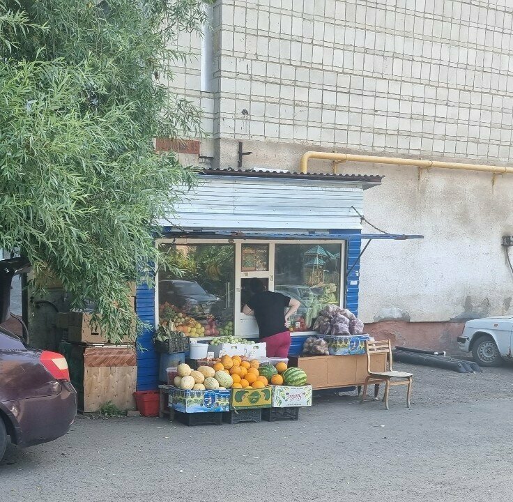 متجر بيع خضر خضروات طازجة Киоск по продаже фруктов и овощей ، أورينبورغ، صورة