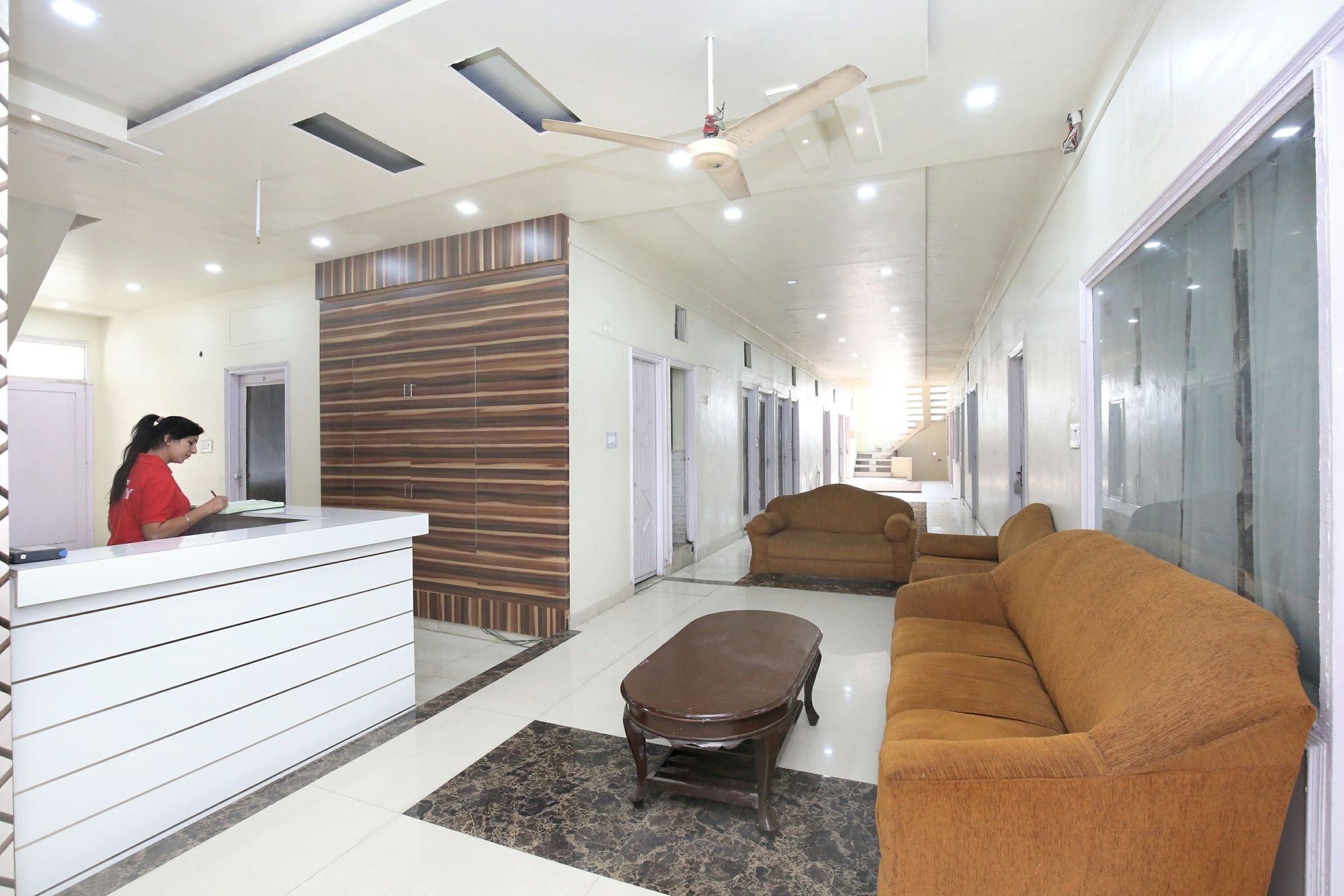 Фото Oyo 10376 Hotel Golden Inn