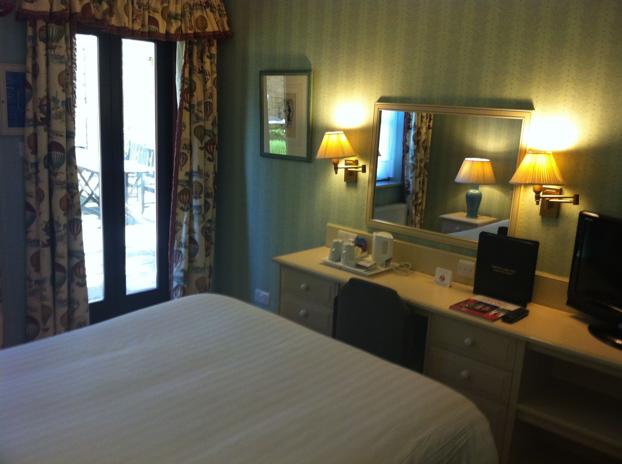 Фото Cotswold Lodge Hotel
