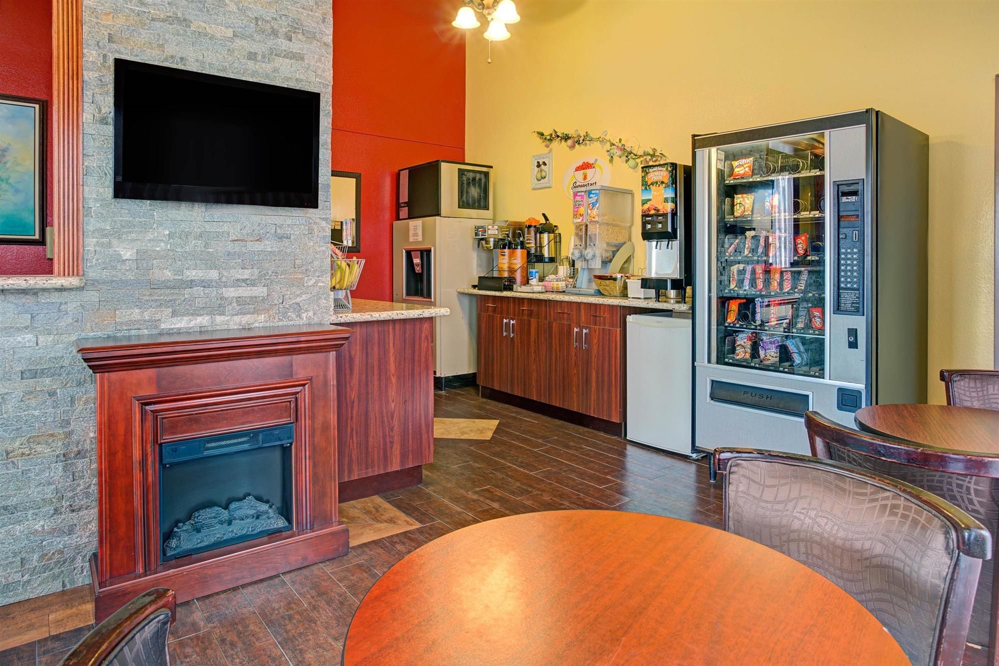 Фото Oyo Hotel Castle Rock Co Downtown